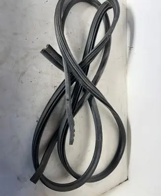 Iveco Daily 6th gen Rubber seal front door window/glass 72337