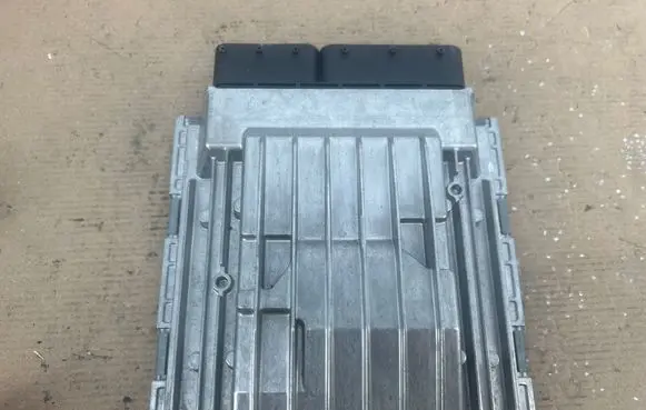 BMW 3 E90 E91 Engine control unit/module 7599881 DMEMSD812 5WK93729