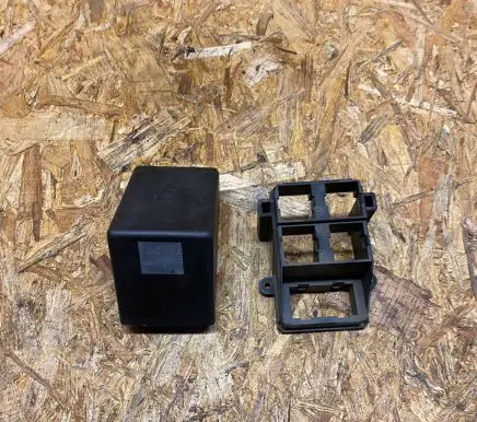 Mercedes-Benz 190 W201 Fuse box cover 2015450103
