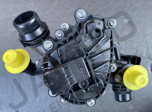 BMW X1 F48 F49 Thermostat/thermostat housing 8631943 11538631943