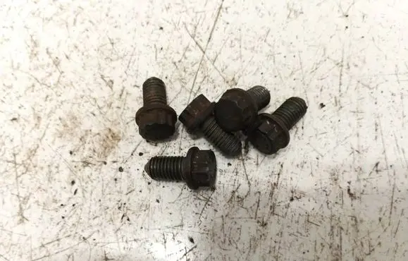 Volkswagen Golf V Nuts/bolts 