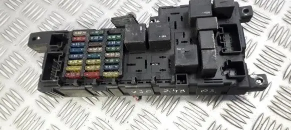 Volvo V70 Fuse box set 518829007 8678449-petp2x