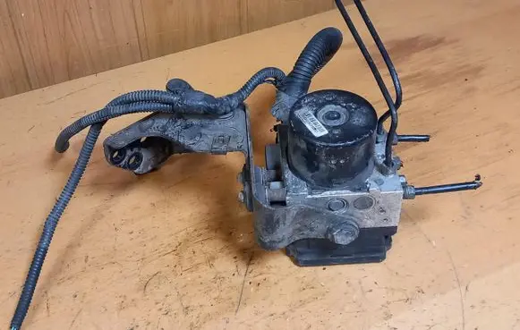 Chrysler Voyager ABS Pump P68043600AC