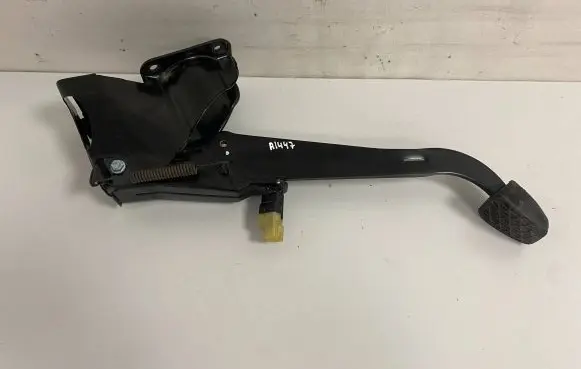 Mercedes-Benz Vito Viano W639 Brake pedal A6392901401 10423002 05W11ZGS003