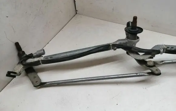 Nissan Navara D40 Front wiper linkage and motor WM07C 2X21C008