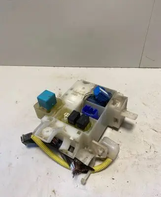 Toyota Corolla Verso E121 Fuse module 6058 6509