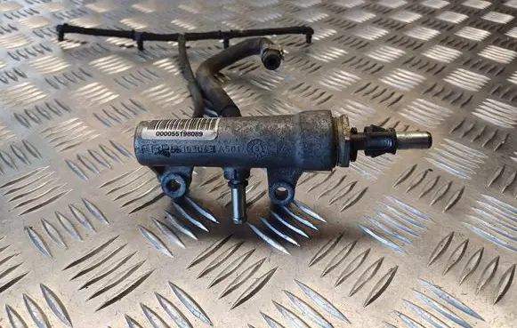 Opel Zafira B Fuel distributor 55183043