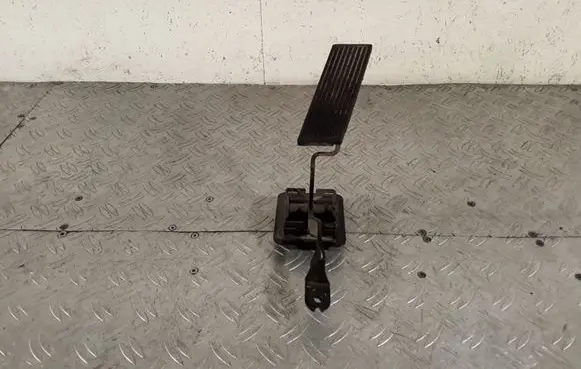 Chrysler Sebring (ST-22 - JR) Accelerator throttle pedal 04578172AA