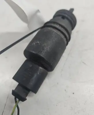 Volkswagen PASSAT B5.5 Windscreen/windshield washer pump