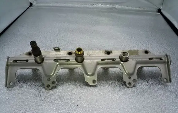 Volkswagen PASSAT B6 Fuel Injector clamp holder 06F133317L 2900902761