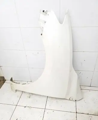 Nissan Pulsar Fender