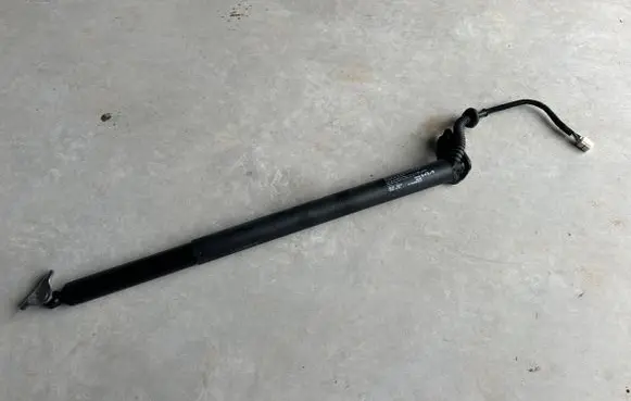 KIA Niro Tailgate strut 81830AT101
