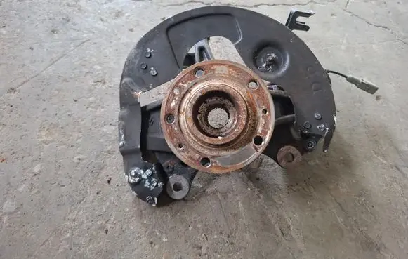 Citroen C4 Grand Picasso Front wheel hub
