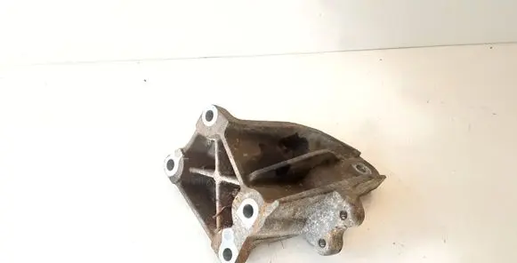Lexus IS 220D-250-350 Engine mounting bracket