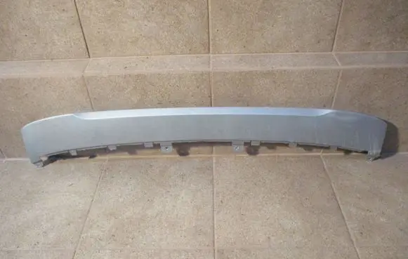 Front bumper lip
