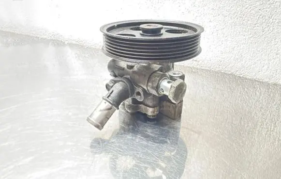 Opel Insignia A Power steering pump 55563329