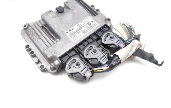 Citroen C4 I Engine control unit/module 9661773380 0281011863 9653958980