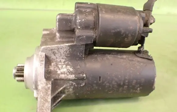 Volkswagen Golf IV Starter motor 020911023F