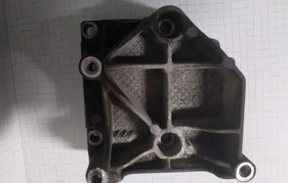 Peugeot 307 A/C compressor mount bracket 9657137480
