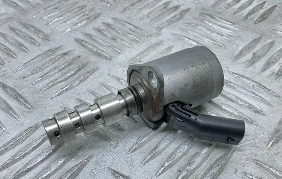 Volkswagen Golf Sportsvan Oil pressure sensor 04L906455A