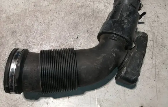 Audi Q7 4L Air intake duct part 06E129629R