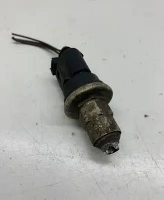 Volkswagen Golf IV Air conditioning (A/C) pressure sensor 1J0959126