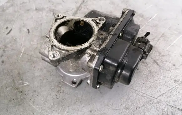Volkswagen Tiguan EGR valve 15950216