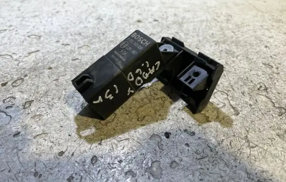 Volkswagen Caddy Glow plug pre-heat relay 20140405 0281003038