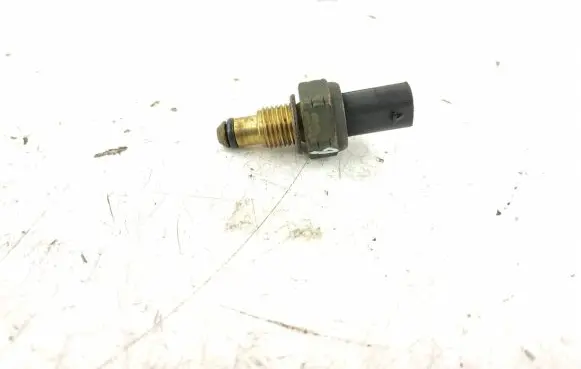 Mercedes-Benz E W211 Fuel pressure sensor 0051538328 A0051538328