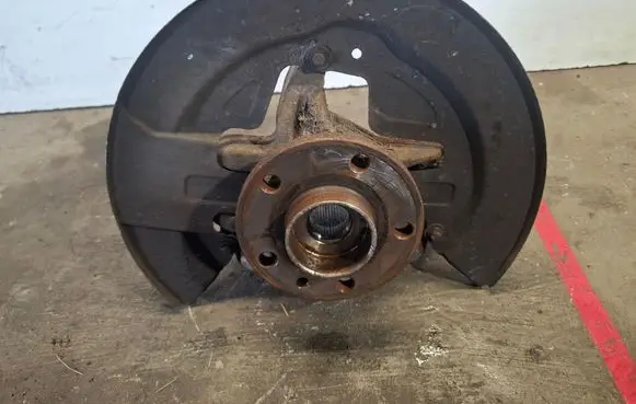 Volvo V60 Front wheel hub 6G913K170