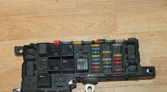 Volvo XC90 Fuse box set 30728008 518828108