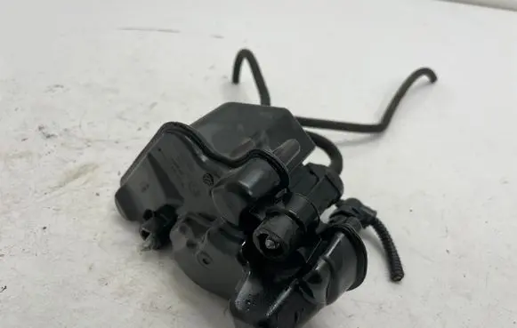 BMW 1 F40 Vacuum air tank 8581292