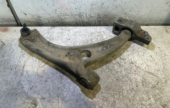 Volkswagen PASSAT B6 Front lower control arm/wishbone
