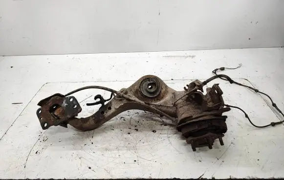 Nissan Qashqai+2 Rear wheel hub spindle/knuckle 