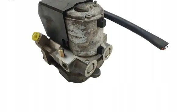 Volkswagen Polo VI Master brake cylinder 701614111