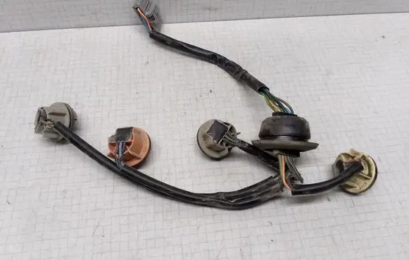 Ford Mondeo Mk III Tail light bulb cover holder