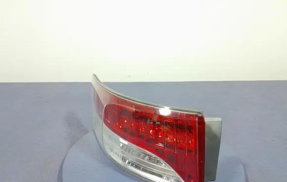 Toyota Avensis T270 Rear/tail lights