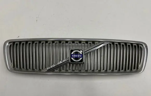 Volvo V70 Front bumper upper radiator grill