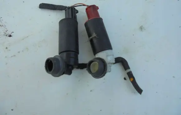 Honda CR-V Windscreen/windshield washer pump