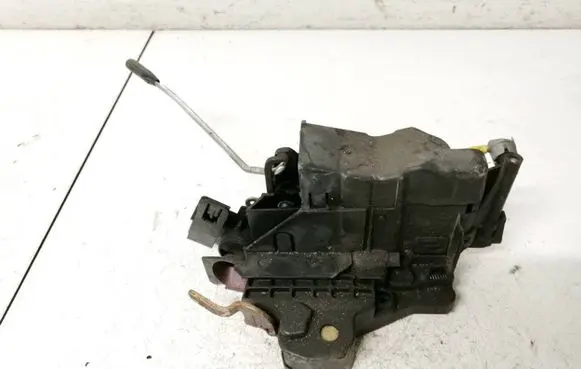 Mercedes-Benz E W210 Front door lock 2027204435