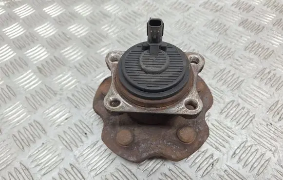 Rear wheel hub