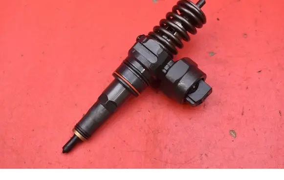 Skoda Fabia Mk1 (6Y) Fuel injector 038130073J