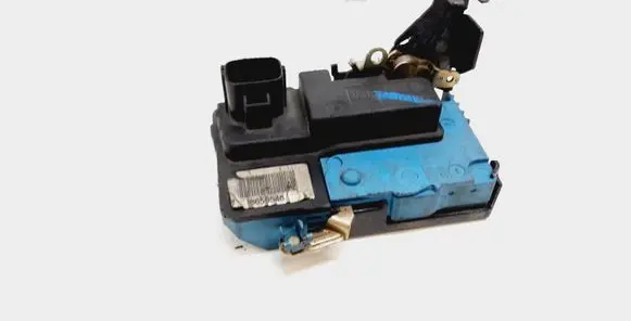 Volvo XC90 Front door lock 8650546