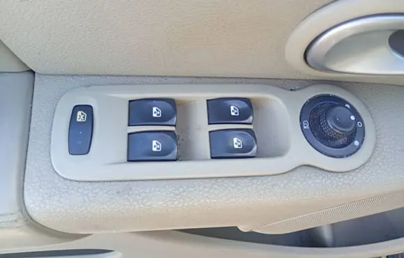 Renault Modus Quarter vent window switch