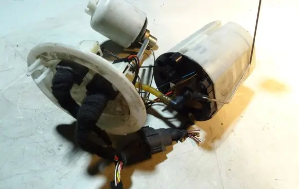 Audi A5 8T 8F Fuel injection high pressure pump 8K0919051AD