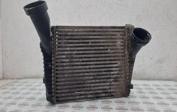 Volkswagen Touareg I Intercooler radiator 7L6145803C