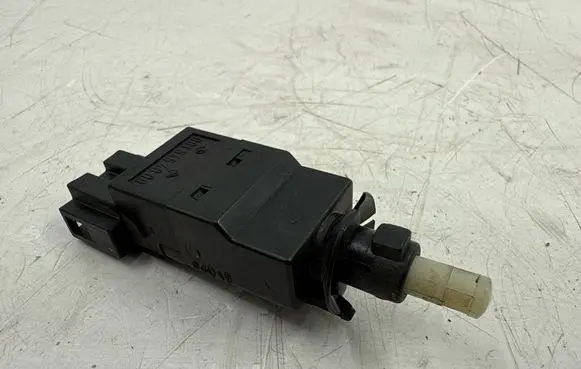 Mercedes-Benz E W211 Brake pedal sensor switch 0015454009