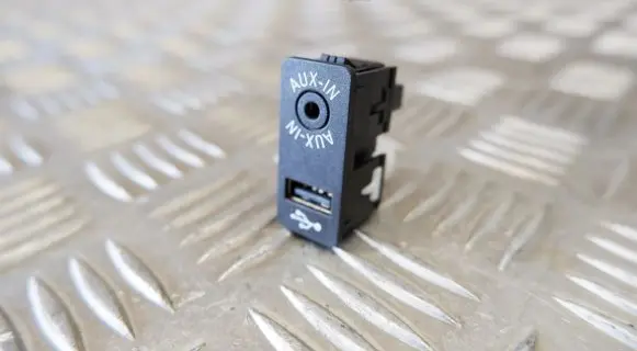 BMW X1 F48 F49 USB socket connector 9229246