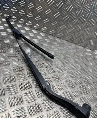 Front wiper blade arm