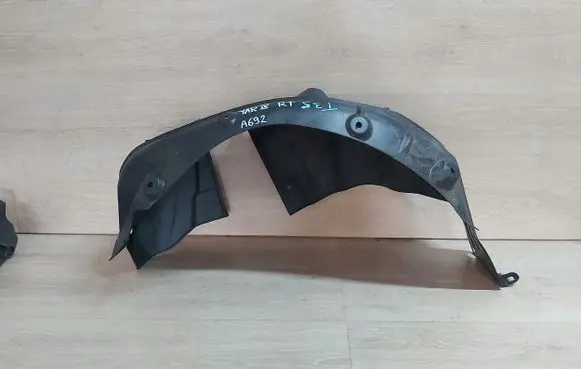 Toyota Yaris XP210 Front arch 65637-K0050
